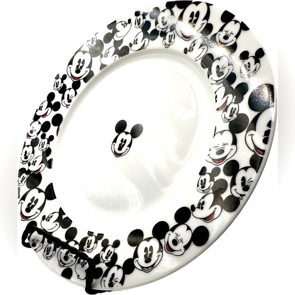 Disney Mickey Mouse Sm Plate, Black-White & Red, Approx 8β Diameter, Great Cond. - Picture 5 of 5